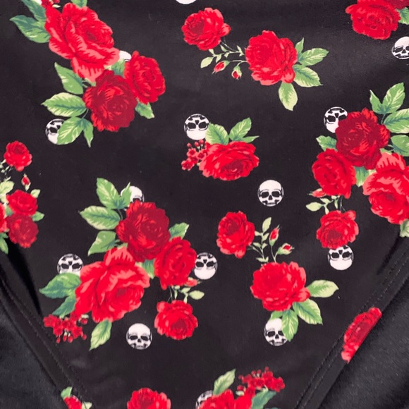 Hot Topic Roses & Skulls Ruched High-Waisted Swim Bottoms Plus Size XL NWT - Picture 4 of 7